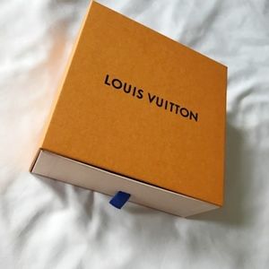 Authentic Louis Vuitton box for Belt wallet etc 🎁